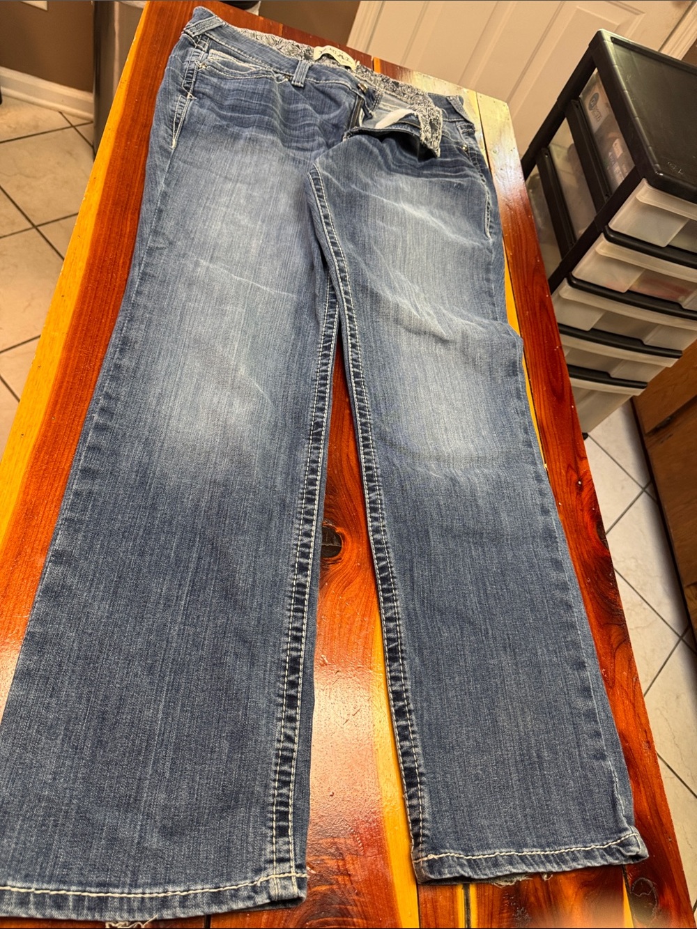 Ariat REAL DENIM Women's Straight-Leg Faded Blue Jeans 33R